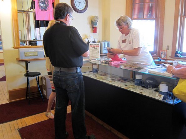 20140522_103441_deadwood_historyinfocenter_t-shirts