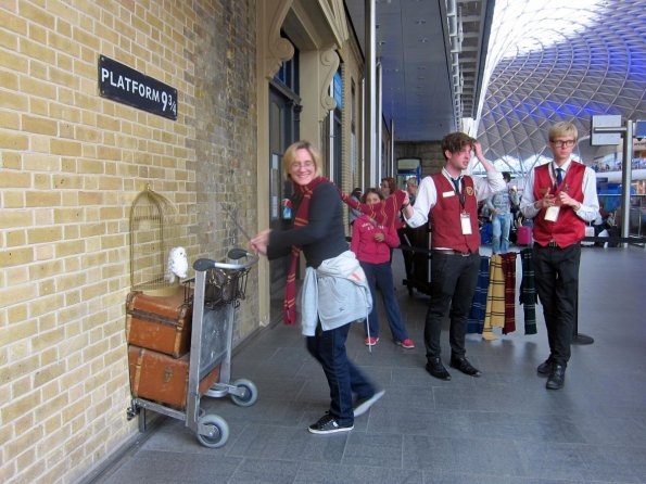 20140525_093630_kingscrossstation_platform_9-34_cart