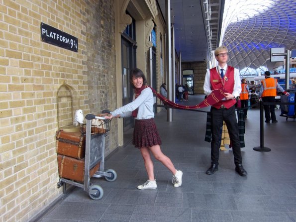 20140525_093654_kingscrossstation_platform_9-34_cart_scarf