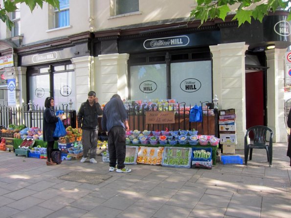 20140525_104954_kingscrossstation_across_street_fruit_vendor