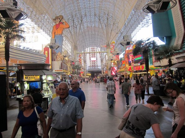 di_20140627_205630_fremontstreetexperience_1ststreet_vegasvic_view_west