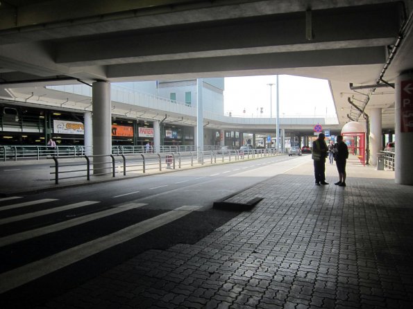 di_20140716_025446_warsawchopinairport_rentalcar_bus_stops