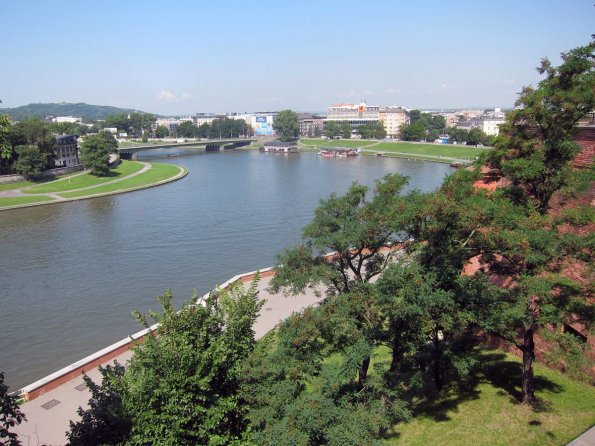 di_20140719_032614_wawel_castle_view_west_wislariver