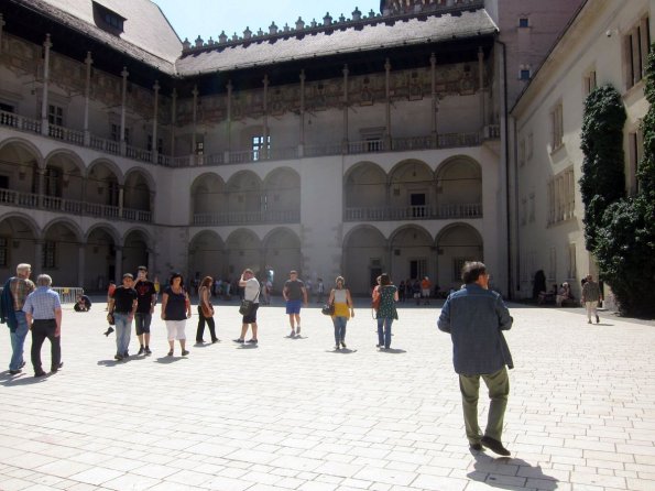 di_20140719_042000_wawel_castle_courtyard