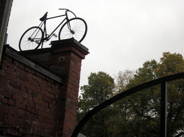 di_20141008_091654_hameenlinna_verkatehdas_eaves_bicycle