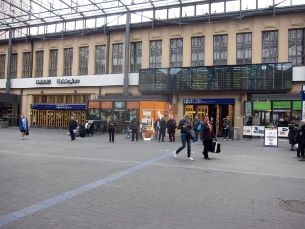 di_20141009_065015_helsinki_central_train_station