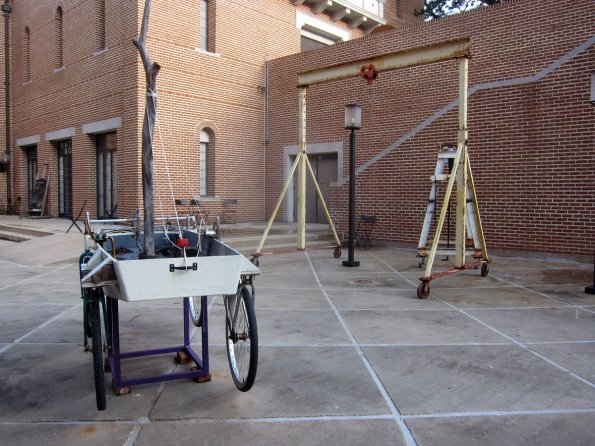 di_20141205_170415_riceuniversity_sewallhall_courtyard_cart_gantry