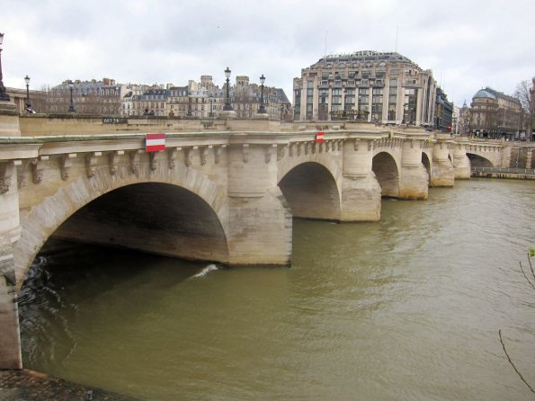 di_20141227-045656-iledelacite-pontneuf-samaritaine