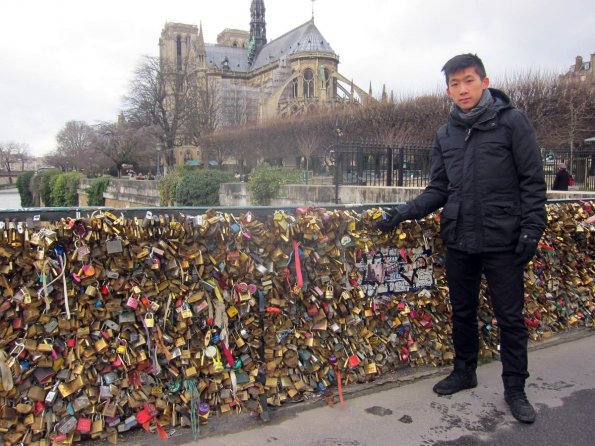 di_20141227-052111-pontdesarts-lovelocks-cathedralenotredame-rdi