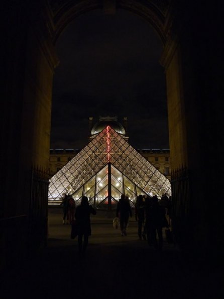 di_20141227-131329-passagerichelieu-pyramidedelouvre