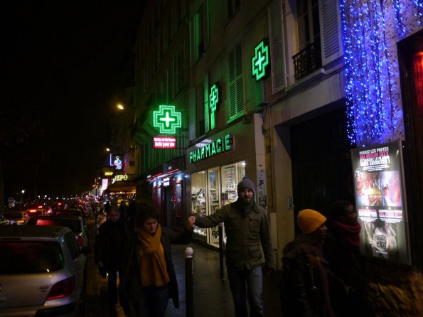 di_20141227-144815-pigalle-blvddeclichy-mooncity