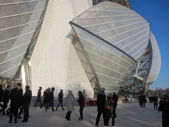 di_20141228-082059-fondationlouisvuitton-entry-east-glass-sails