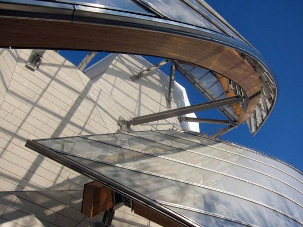 di_20141228-082756-fondationlouisvuitton-glass-sails-concrete-iceberg