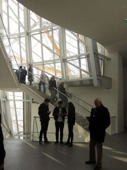 di_20141228-092038-fondationlouisvuitton-midlevel-stairs