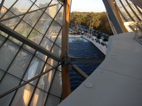 di_20141228-092633-fondationlouisvuitton-glass-sails-stepped-waterfall