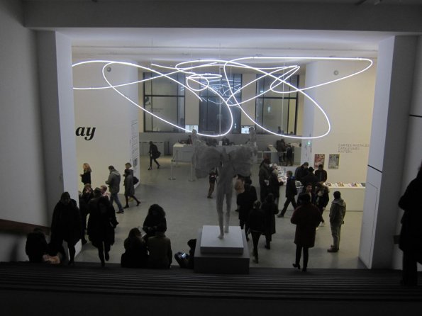 di_20141228-111253-museedartmoderneparis-ceiling-neon