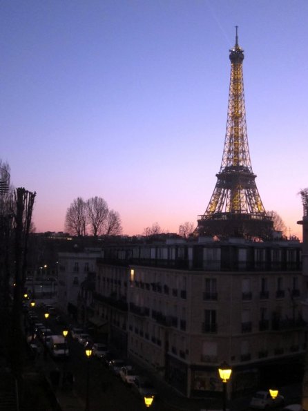 di_20141228-112537-ruedelamanutention-eiffeltower
