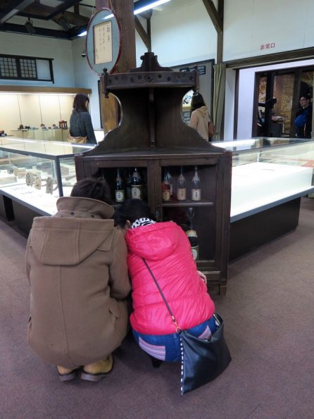 di_20150301_001609_fushimi_gekkeikanokurasakemuseum_couple_bottle