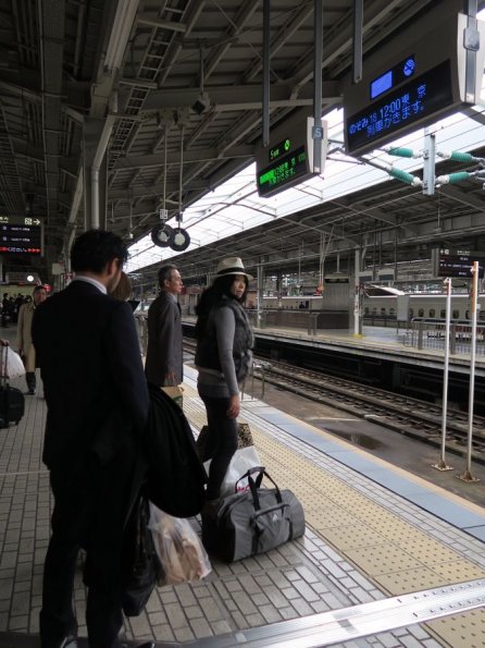 di_20150303_215749_shinosaka_shinkansen_platform