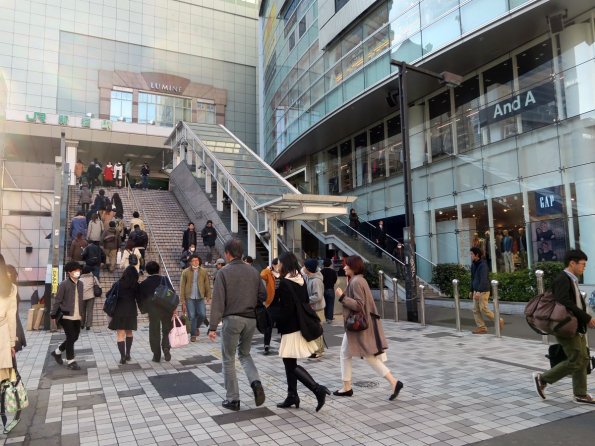 di_20150304_010825_shinjuku_station_southeast_plaza