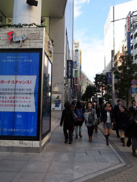 di_20150304_010917_shinjuku_station_east_street