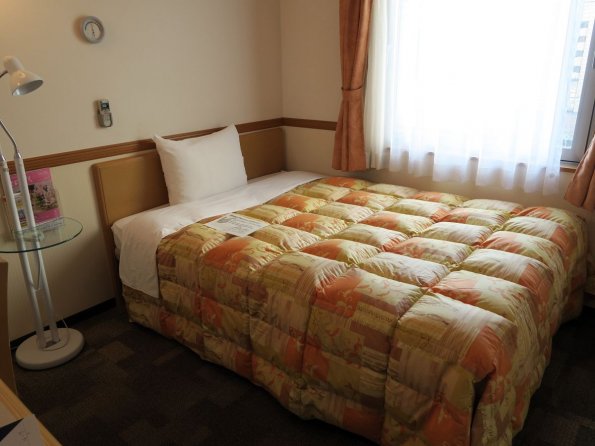 di_20150304_013934_toyokoinn_kabukicho_bed