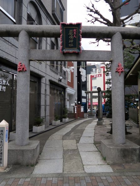 di_20150305_182219_yochomachi_nukebenten_shrine_north_gate