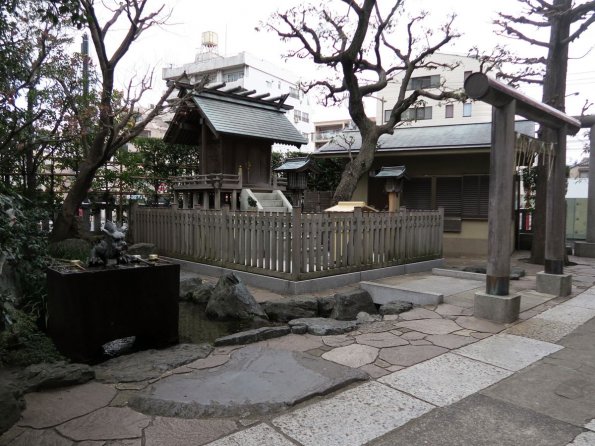 di_20150305_182326_yochomachi_nukebenten_shrine_water_trough_temple