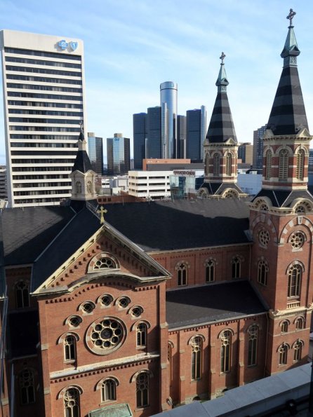 di_20150418_165425_detroit_oldstmaryschurch_renaissancecenter