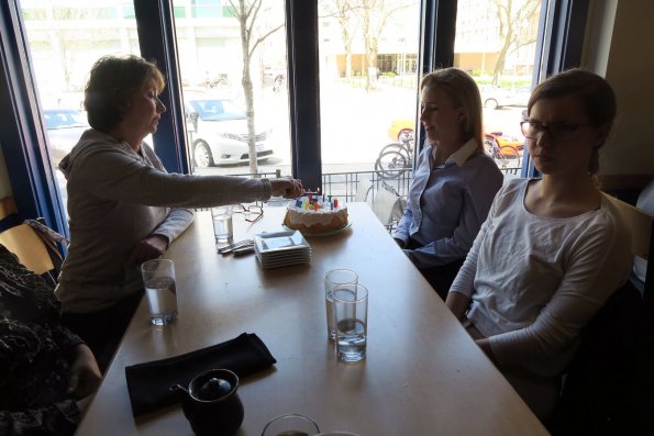 di_20150423_134223_iowacity_takanama_cake_lighting