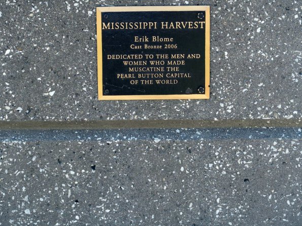 di_20150429_121242_muscatine_erikblome_2006_mississippiharvest_sign