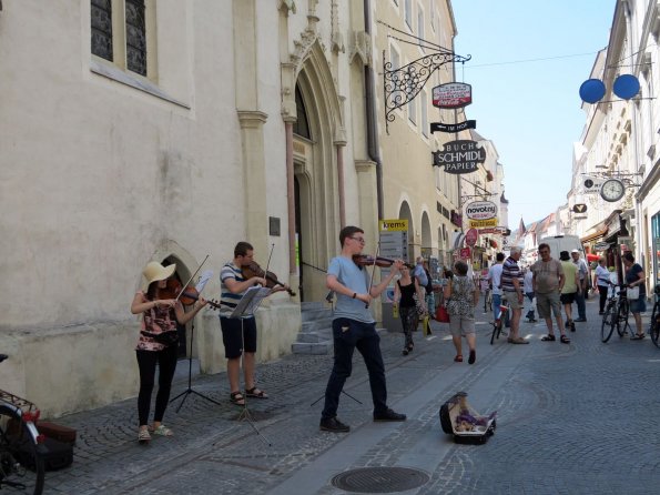 di_20150703_052024_krems_oberelandstrasse_violinists