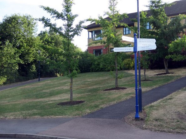 di_20150706_130501_universityofsurrey_guildfordparkroad_signposts