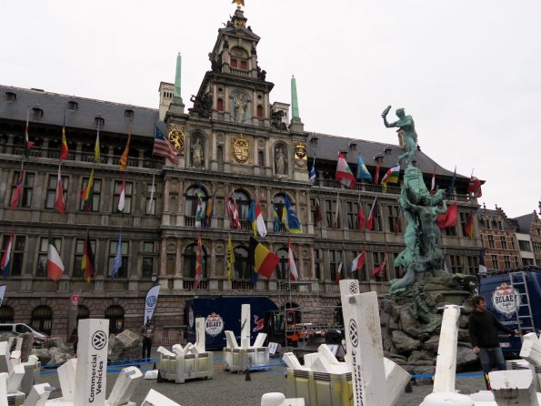 di_20150924_044542_antwerp_grotemarkt_cityhall