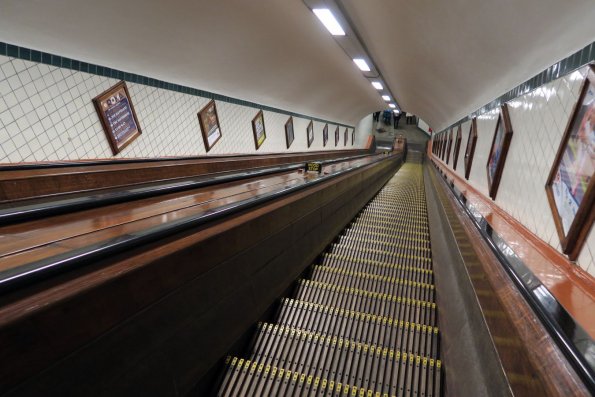di_20150924_054238_antwerp_sintanna_pedestrian_tunnel_escalator_bottom