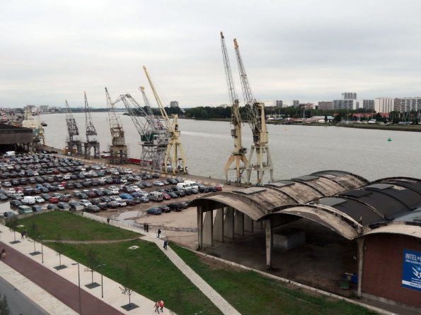 di_20150924_072058_antwerp_redstarlinemuseum_view_southwest_cranes_schelde_river
