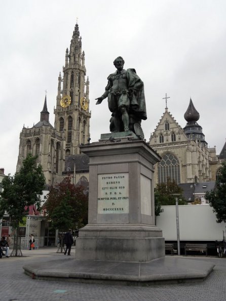 di_20150924_093614_antwerp_groenplaats_rubens_statue