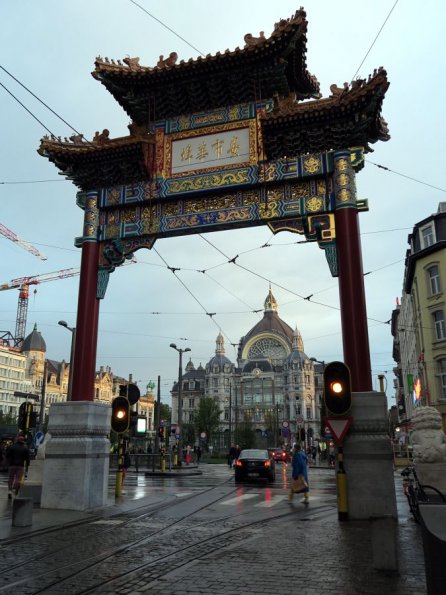 di_20150924_121600_antwerp_vanwesenbekestraat_south_chinatown_gate_central_station