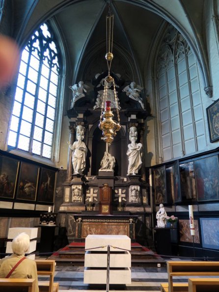 di_20150928_042300_bruges_churchofourlady_altar
