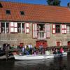 di_20150928_043419_bruges_dedijver_canal_house_tour_boarding