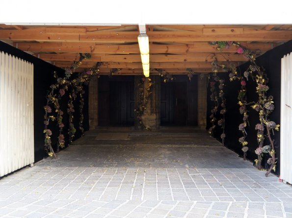 di_20150928_094704_ghent_saintbavocathedral_entry_flowers