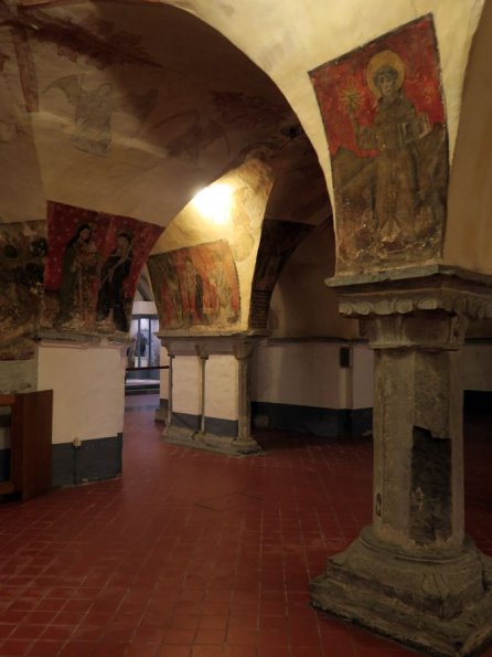 di_20150928_101146_ghent_saintbavocathedral_crypt_frescos