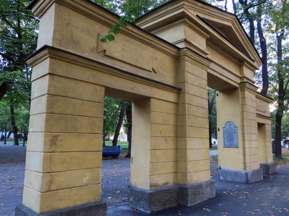 di_20151008_091817_helsinki_vanhakirkkopuisto_gate