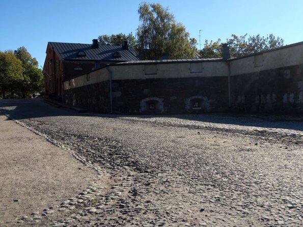 di_20151011_050024_suomenlinna_road