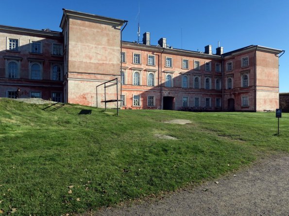 di_20151011_051859_suomenlinna_building