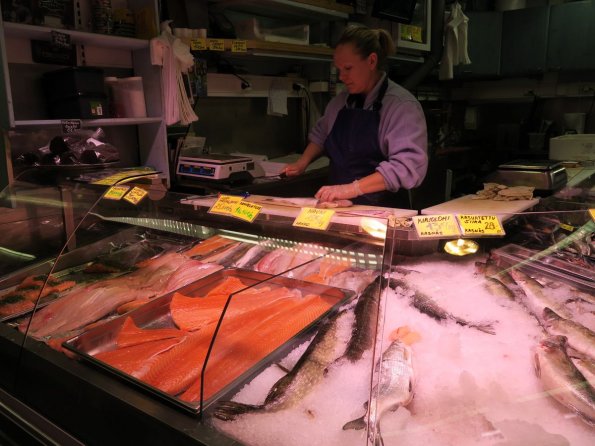 di_20160201_100025_hakaniemimarket_ekstromsfiskebod_fishmonger