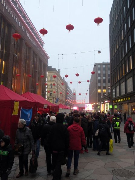 di_20160207_092617_keskukatu_chinesenewyear_kiosks_lanterns