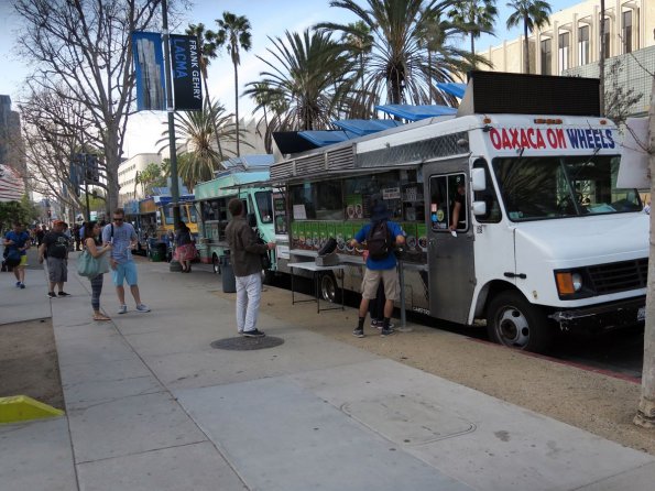 di_20160226_165441_lacma_food_trucks
