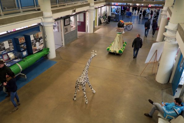 di_20160320_140802_alexandria_torpedofactoryartcenter_ground_floor_giraffe