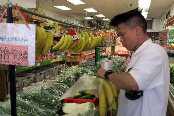 di_20160619_151824_oakland_chinatown_bananas_npi